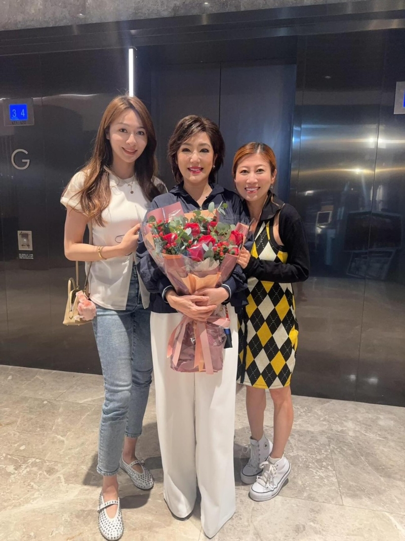 日前刘晨芝与星二代前港姐林钰洧一同支持关宝慧的舞台剧。